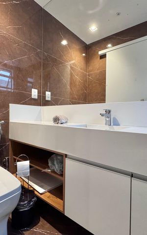 Casa à venda com 850m², 5 quartos e 6 vagas Casa à venda com 850m², 5 quartos e 6 vagasSalão de Jogos - Lavabo
