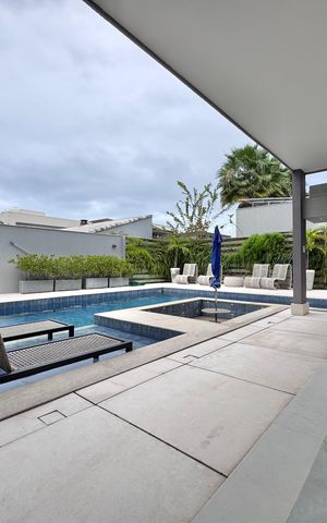 Casa à venda com 850m², 5 quartos e 6 vagas Casa à venda com 850m², 5 quartos e 6 vagasÁrea externa