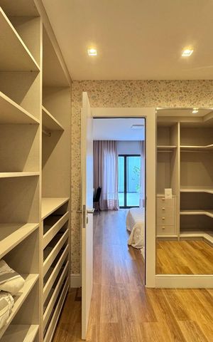 Casa à venda com 850m², 5 quartos e 6 vagas Casa à venda com 850m², 5 quartos e 6 vagasSuíte 3 - Closet
