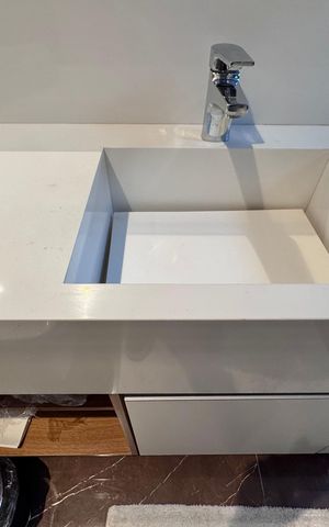 Casa à venda com 850m², 5 quartos e 6 vagas Casa à venda com 850m², 5 quartos e 6 vagasSalão de Jogos - Lavabo