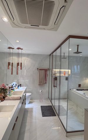 Casa à venda com 850m², 5 quartos e 6 vagas Casa à venda com 850m², 5 quartos e 6 vagasSuíte 1 - Banheiro