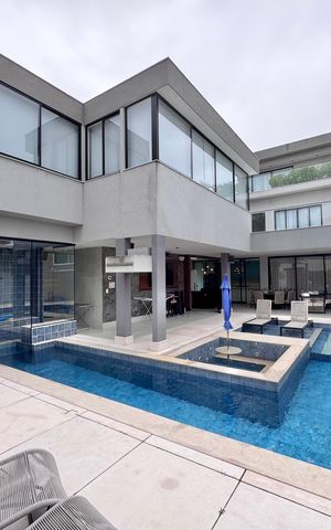 Casa à venda com 850m², 5 quartos e 6 vagas Casa à venda com 850m², 5 quartos e 6 vagasÁrea externa