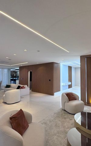 Casa à venda com 850m², 5 quartos e 6 vagas Casa à venda com 850m², 5 quartos e 6 vagasSala