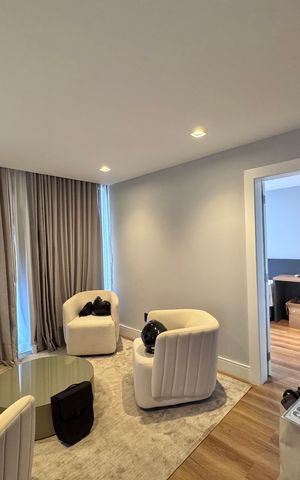 Casa à venda com 850m², 5 quartos e 6 vagas Casa à venda com 850m², 5 quartos e 6 vagasSala