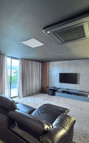 Casa à venda com 850m², 5 quartos e 6 vagas Casa à venda com 850m², 5 quartos e 6 vagasSala de TV