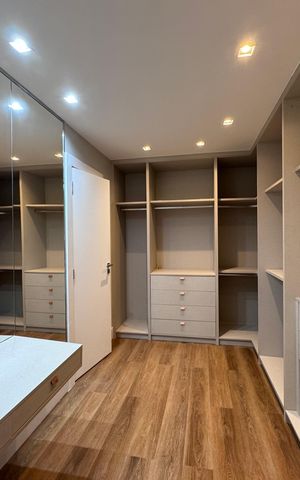 Casa à venda com 850m², 5 quartos e 6 vagas Casa à venda com 850m², 5 quartos e 6 vagasSuíte 2 - Closet