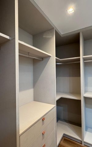 Casa à venda com 850m², 5 quartos e 6 vagas Casa à venda com 850m², 5 quartos e 6 vagasSuíte 2 - Closet