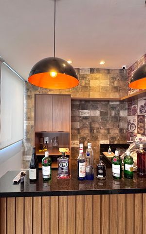 Casa à venda com 850m², 5 quartos e 6 vagas Casa à venda com 850m², 5 quartos e 6 vagasSalão de Jogos - Bar