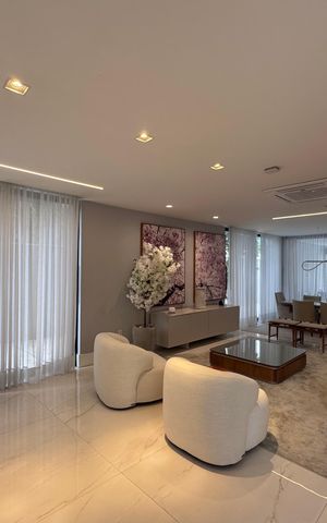 Casa à venda com 850m², 5 quartos e 6 vagas Casa à venda com 850m², 5 quartos e 6 vagasSala