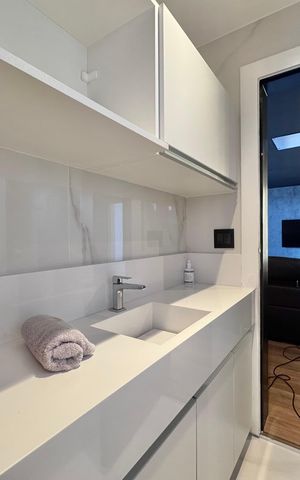 Casa à venda com 850m², 5 quartos e 6 vagas Casa à venda com 850m², 5 quartos e 6 vagasLavabo