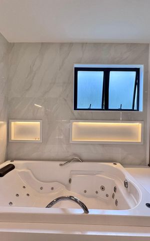 Casa à venda com 850m², 5 quartos e 6 vagas Casa à venda com 850m², 5 quartos e 6 vagasSuíte 1 - Banheiro