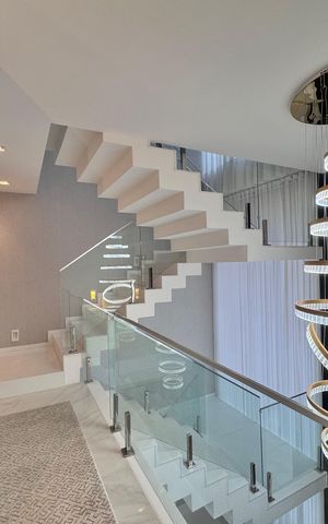 Casa à venda com 850m², 5 quartos e 6 vagas Casa à venda com 850m², 5 quartos e 6 vagasCorredor