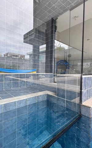 Casa à venda com 850m², 5 quartos e 6 vagas Casa à venda com 850m², 5 quartos e 6 vagasÁrea externa