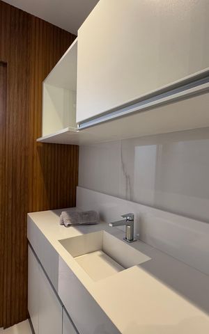 Casa à venda com 850m², 5 quartos e 6 vagas Casa à venda com 850m², 5 quartos e 6 vagasLavabo