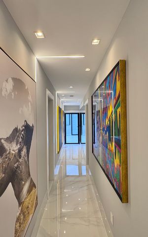 Casa à venda com 850m², 5 quartos e 6 vagas Casa à venda com 850m², 5 quartos e 6 vagasCorredor