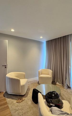 Casa à venda com 850m², 5 quartos e 6 vagas Casa à venda com 850m², 5 quartos e 6 vagasSala