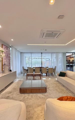Casa à venda com 850m², 5 quartos e 6 vagas Casa à venda com 850m², 5 quartos e 6 vagasSala