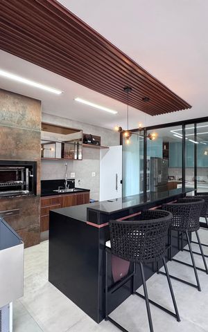 Casa à venda com 850m², 5 quartos e 6 vagas Casa à venda com 850m², 5 quartos e 6 vagasÁrea externa