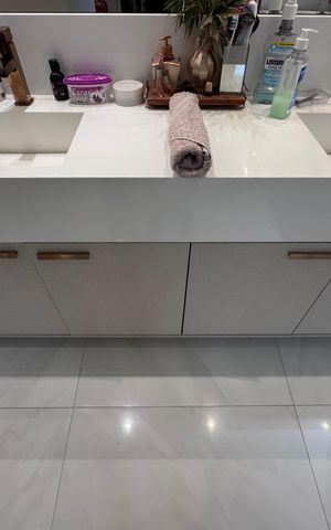 Casa à venda com 850m², 5 quartos e 6 vagas Casa à venda com 850m², 5 quartos e 6 vagasSuíte 1 - Banheiro