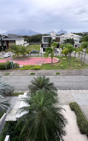 Casa à venda com 850m², 5 quartos e 6 vagas Casa à venda com 850m², 5 quartos e 6 vagasTerraço - Vista