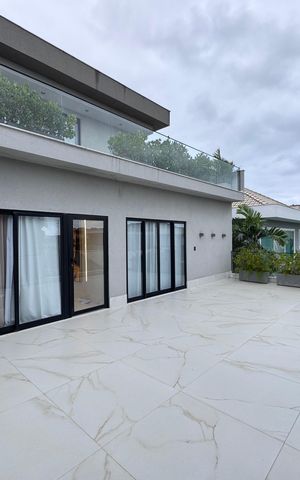 Casa à venda com 850m², 5 quartos e 6 vagas Casa à venda com 850m², 5 quartos e 6 vagasTerraço