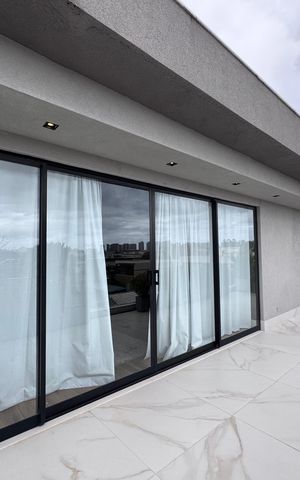 Casa à venda com 850m², 5 quartos e 6 vagas Casa à venda com 850m², 5 quartos e 6 vagasTerraço