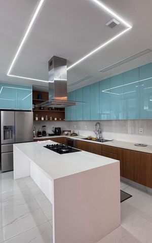 Casa à venda com 850m², 5 quartos e 6 vagas Casa à venda com 850m², 5 quartos e 6 vagasCozinha