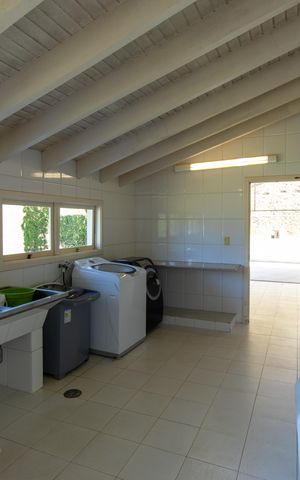 Casa de condomínio para alugar com 850m², 5 quartos e 5 vagas Casa de condomínio para alugar com 850m², 5 quartos e 5 vagasÁrea de Serviço
