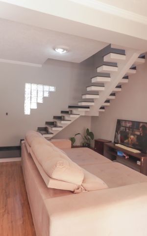 Casa de condomínio à venda com 130m², 3 quartos e 3 vagas Casa de condomínio à venda com 130m², 3 quartos e 3 vagasSala