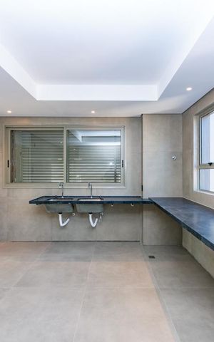Apartamento à venda com 323m², 4 quartos e 4 vagas Apartamento à venda com 323m², 4 quartos e 4 vagasÁrea de Serviço