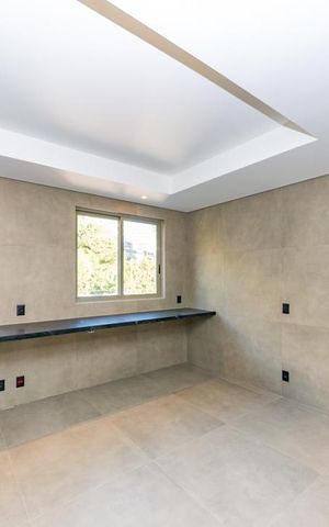 Apartamento à venda com 323m², 4 quartos e 4 vagas Apartamento à venda com 323m², 4 quartos e 4 vagasÁrea de Serviço