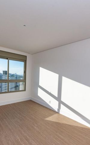 Apartamento à venda com 323m², 4 quartos e 4 vagas Apartamento à venda com 323m², 4 quartos e 4 vagasSuíte 2