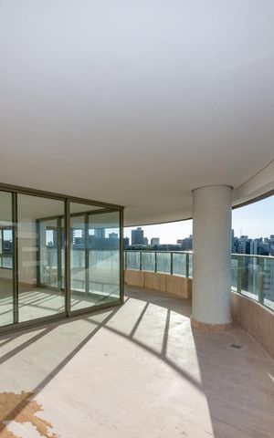 Apartamento à venda com 323m², 4 quartos e 4 vagas Apartamento à venda com 323m², 4 quartos e 4 vagasVaranda da Sala 1