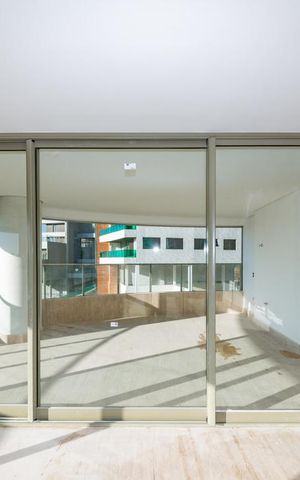 Apartamento à venda com 323m², 4 quartos e 4 vagas Apartamento à venda com 323m², 4 quartos e 4 vagasVaranda da Sala 1
