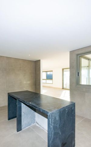 Apartamento à venda com 323m², 4 quartos e 4 vagas Apartamento à venda com 323m², 4 quartos e 4 vagasCozinha