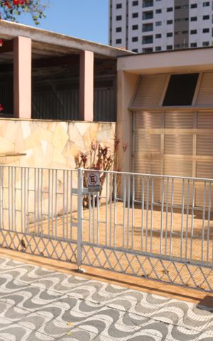 Casa à venda com 350m², 4 quartos e 4 vagasPlaquinha