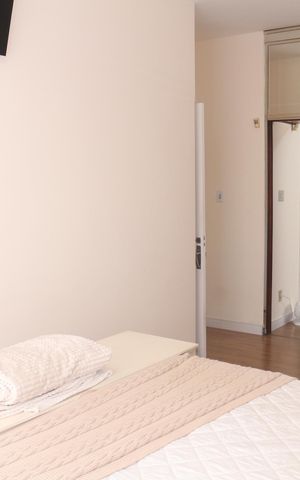 Casa à venda com 350m², 4 quartos e 4 vagasSuíte 4