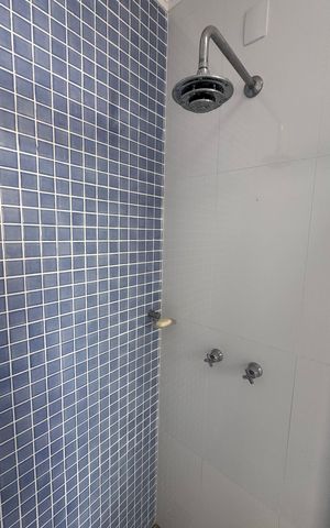 Casa de condomínio à venda com 311m², 4 quartos e 5 vagasBanheiro de Serviço 1