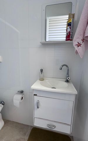 Casa de condomínio à venda com 311m², 4 quartos e 5 vagasBanheiro de Serviço 1
