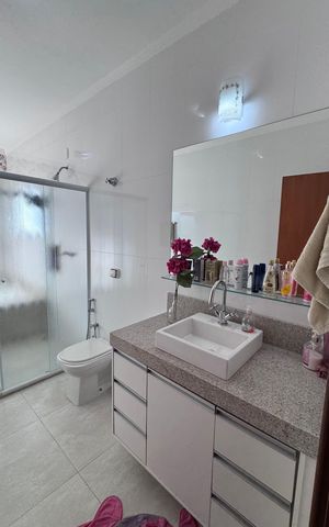 Casa de condomínio à venda com 311m², 4 quartos e 5 vagasBanheiro da Suíte 3
