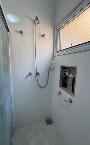 Casa de condomínio à venda com 311m², 4 quartos e 5 vagasBanheiro da Suíte 1