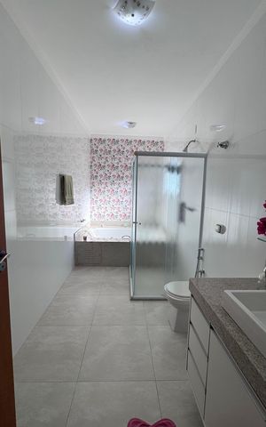 Casa de condomínio à venda com 311m², 4 quartos e 5 vagasBanheiro da Suíte 3