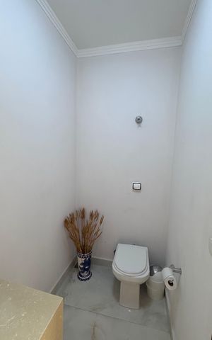 Casa de condomínio à venda com 311m², 4 quartos e 5 vagasLavabo