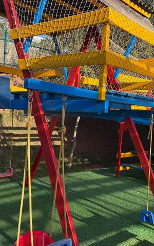 Casa de condomínio à venda com 311m², 4 quartos e 5 vagasÁrea comum - Playground