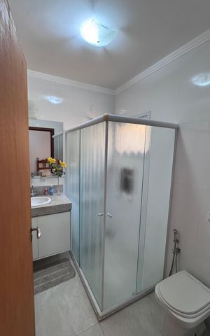 Casa de condomínio à venda com 311m², 4 quartos e 5 vagasBanheiro da Suíte 1