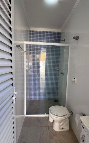 Casa de condomínio à venda com 311m², 4 quartos e 5 vagasBanheiro de Serviço 1