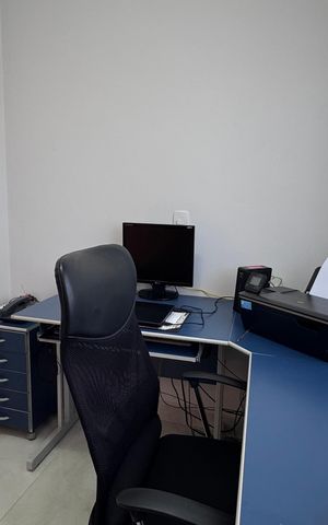 Casa de condomínio à venda com 311m², 4 quartos e 5 vagasEscritório