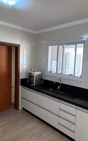 Casa de condomínio à venda com 311m², 4 quartos e 5 vagasCozinha