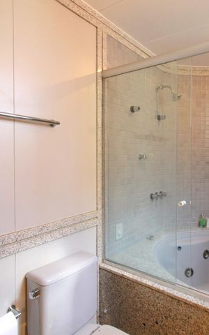 Apartamento à venda com 140m², 4 quartos e 3 vagasBanheiro da Suíte