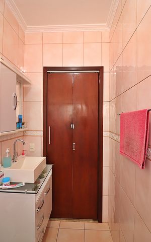 Casa à venda com 145m², 3 quartos e 2 vagasBanheiro Social